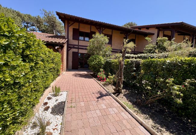 Ferienhaus in Biscarrosse - 061 - 24 RESIDENCE LES OUSTALETS