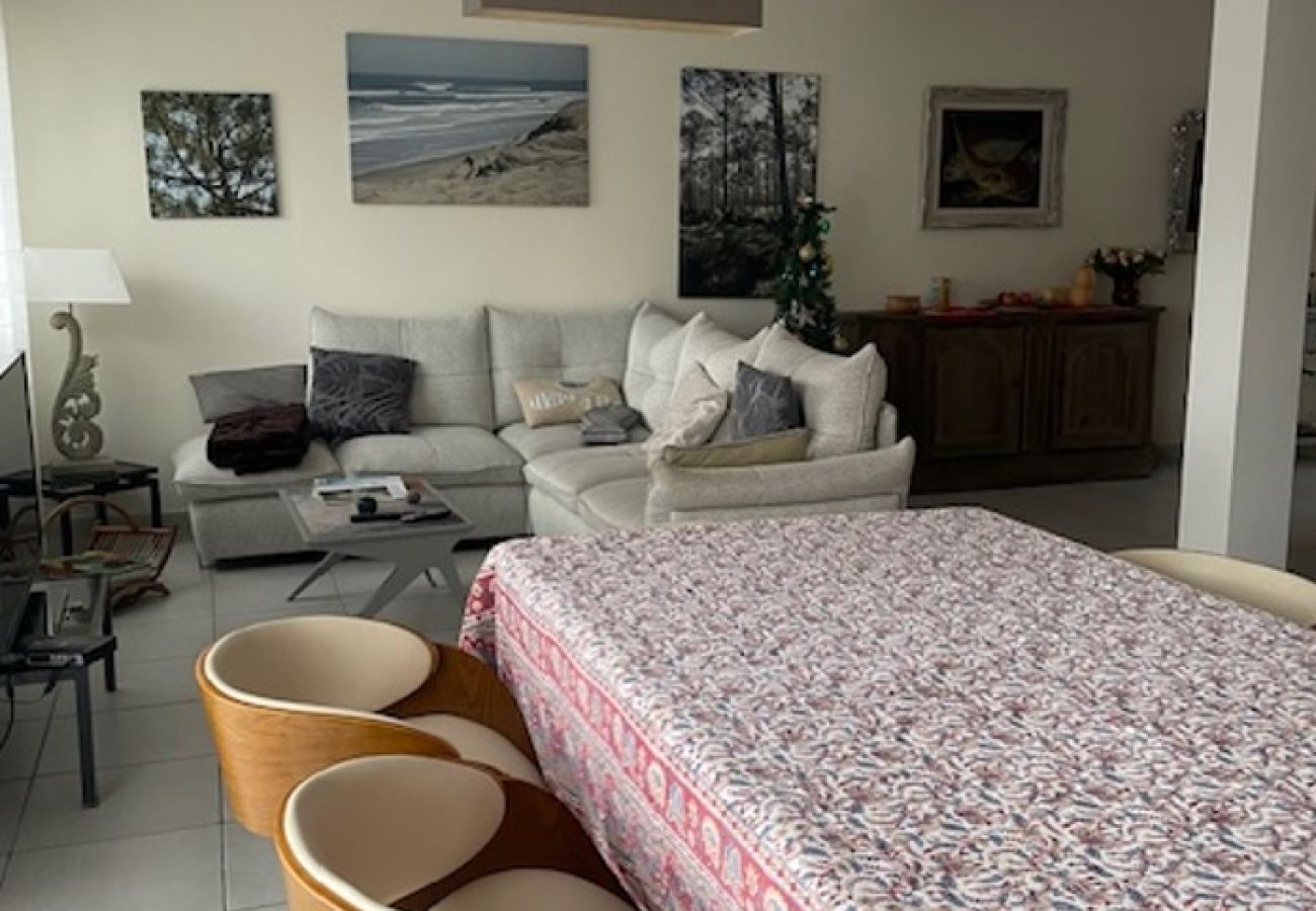 Ferienhaus in Biscarrosse - 095 - 251 RUE DES PINSONS