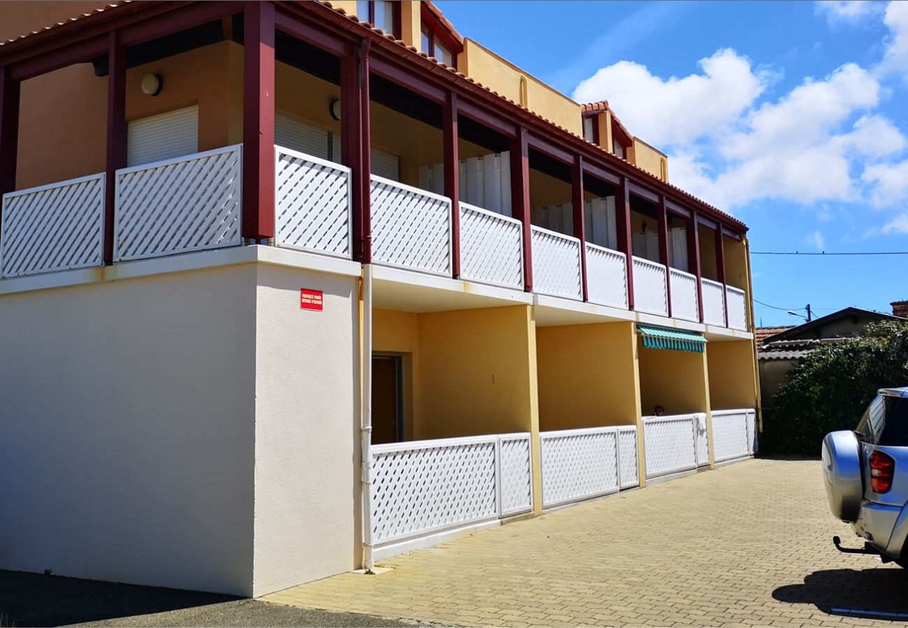 Studio in Biscarrosse - 221 - APPARTEMENT 4 RESIDENCE LA PASSEE