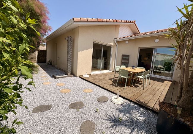 Ferienhaus in Biscarrosse - 231 - 47 AVENUE EMILE DESPAX
